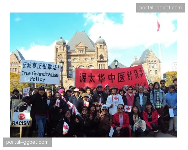 法甲俱乐部社区公益行：球员走访当地学校开展反歧视教育活动